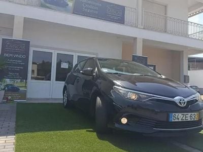 Usado Toyota Auris Comfort 112 HP (82 kW) 2015 Preto Sedan