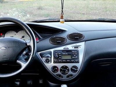 Usado 2001 Ford Focus Sedan | € 2.450 (Preço justo)
