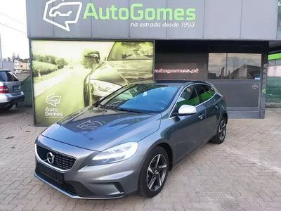 Cinzento Usado 2018 Volvo V40 R-Design Carrinha | € 16.990 (Preço justo)