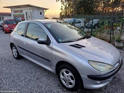 Usado Peugeot 206 60 HP (44 kW) 2002 Cinza