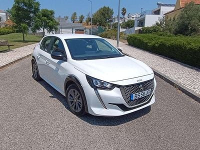 Peugeot e-208