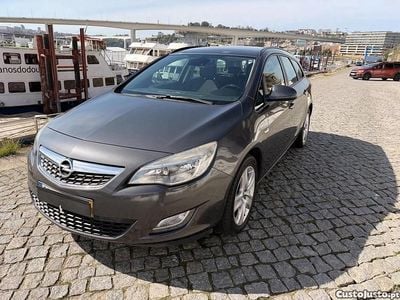 Usado Opel Astra Cosmo 120 HP (88 kW) 2011 Cinza Carrinha