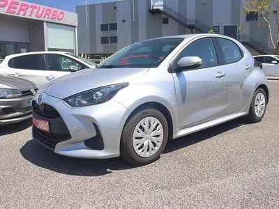Usado Toyota Yaris 116 HP (85 kW) 2022 Cinzento Citadino