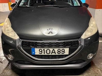 Usado Peugeot 208 68 HP (50 kW) 2013 Cinzento Citadino