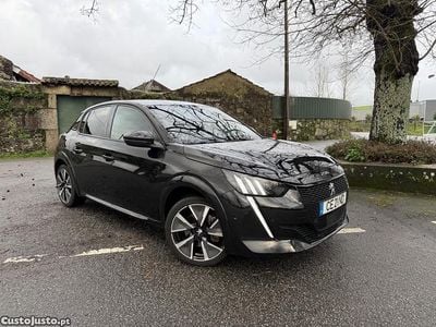 Usado Peugeot e-208 GT 100 kW (136 HP) 2022 Preto Citadino