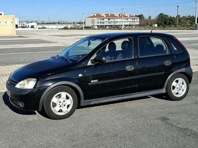 Usado 2001 Opel Corsa Sedan | € 1.750