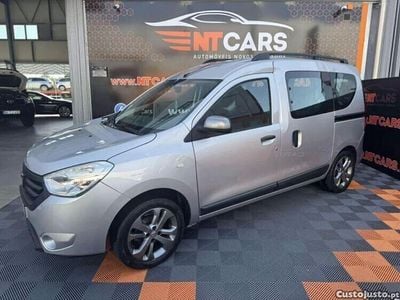 Cinza Usado 2015 Dacia Dokker Essentiel Monovolume | € 12.900