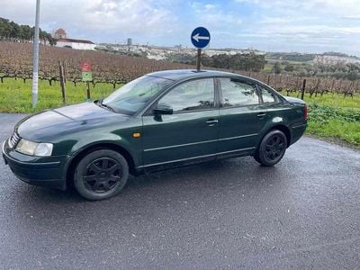 Usado VW Passat 110 HP (80 kW) 1997 Verde Sedan
