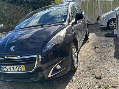 Usado Peugeot 5008 120 HP (88 kW) 2016 Preto Carrinha