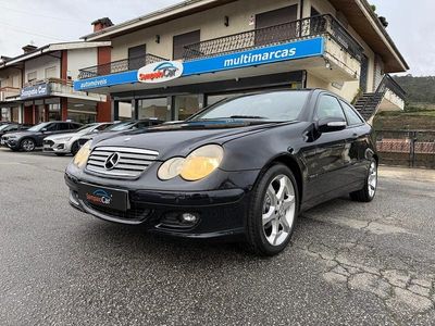 Usado Mercedes C220 AMG 150 HP (110 kW) 2006 Preto Coupé