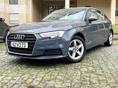 Usado Audi A3 116 HP (85 kW) 2018 Cinzento Sedan