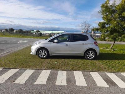 Cinzento Usado 2015 Peugeot 208 Citadino | € 10.100 (Preço justo)