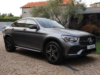 Cinza Usado 2021 Mercedes GLC300e AMG line Coupé | € 53.950 (Caro)