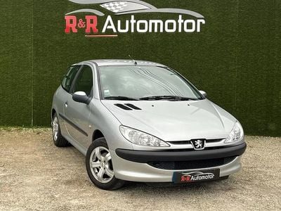 Cinza prata Usado 2005 Peugeot 206 Coupé | € 4.000