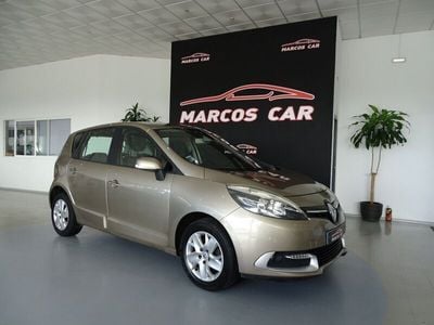 Dourado Usado 2014 Renault Scénic III Expression Monovolume | € 11.900