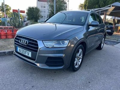 Cinzento Usado 2016 Audi Q3 SUV | € 11.500