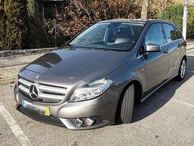 Cinzento Usado 2011 Mercedes 180 Sedan | € 10.700