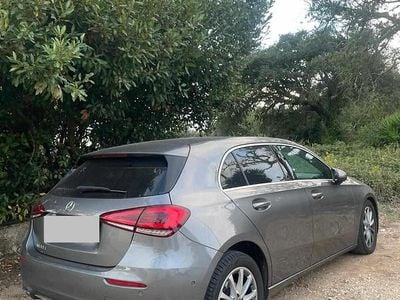 Usado Mercedes A180 116 HP (85 kW) 2019 Cinzento Citadino