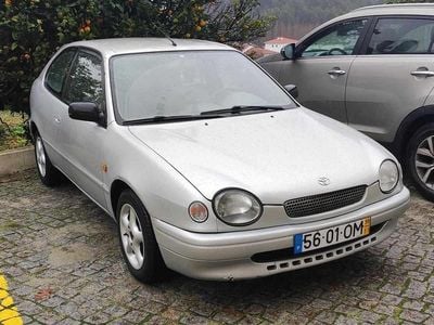 Cinzento Usado 1999 Toyota Corolla Sedan | € 1.750