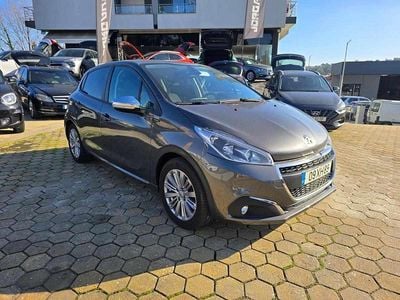 Usado Peugeot 208 Signature Sky 82 HP (60 kW) 2019 Cinza Citadino