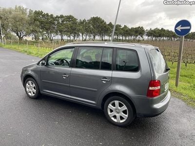 Cinza Usado 2004 VW Touran Highline Monovolume | € 5.500