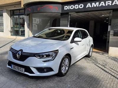 Usado Renault Mégane IV 116 HP (85 kW) 2019 Branco Citadino