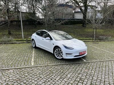 Branco Usado 2021 Tesla Model 3 Standard Range Sedan | € 26.500 (Preço justo)