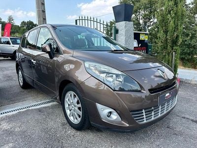 Castanho Usado 2009 Renault Scénic III Luxe Monovolume | € 9.750