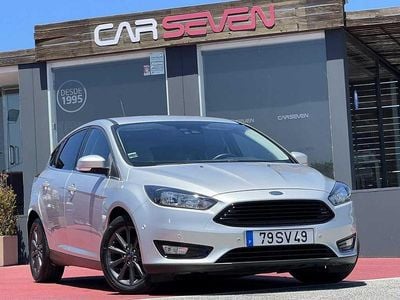 Usado Ford Focus Titanium 120 HP (88 kW) 2017 Cinzento