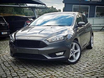 Usado Ford Focus 120 HP (88 kW) 2015 Cinzento