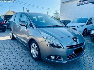 Usado Peugeot 5008 110 HP (80 kW) 2010 Cinza Monovolume