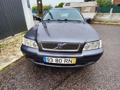 Usado Volvo V40 109 HP (80 kW) 2001 Sedan