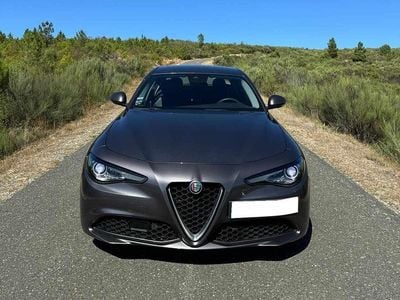 Usado Alfa Romeo Giulia 179 HP (131 kW) 2016 Cinzento Sedan