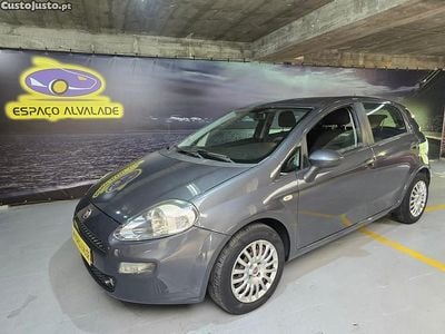 Usado Fiat Grande Punto 69 HP (50 kW) 2012 Cinza Citadino