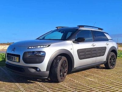 Usado Citroën C4 Cactus PureTech 110 HP (80 kW) 2015 Cinzento Citadino
