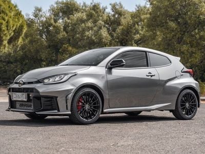 Cinza Usado 2024 Toyota Yaris Sport Citadino | € 69.950