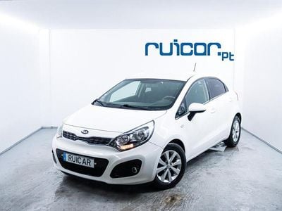 Usado Kia Rio 75 HP (55 kW) 2014 Branco