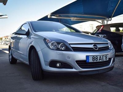 Usado Opel Astra GTC 90 HP (66 kW) 2005 Cinzento