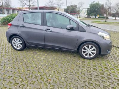 usado Toyota Yaris 1.4d4d *2013