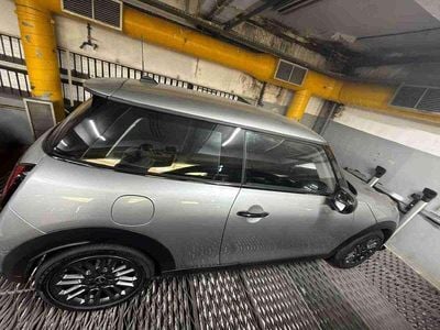 Cinzento Usado 2024 Mini Cooper Classic Citadino | € 31.900 (Bom preço)
