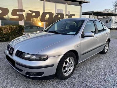 Cinzento (metalizado) Usado 2000 Seat Toledo Sport Sedan | € 2.999
