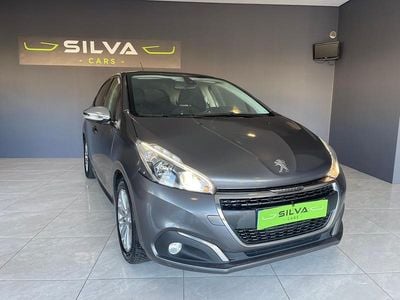 Usado Peugeot 208 Signature Sky 110 HP (80 kW) 2019 Outra Citadino