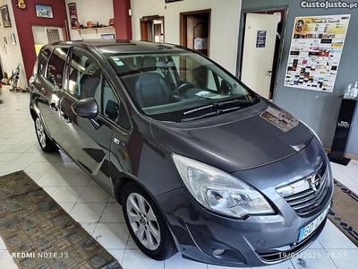 Cinza Usado 2011 Opel Meriva Monovolume | € 4.499 (Bom preço)