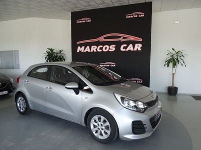 Cinzento Usado 2016 Kia Rio LX | € 12.700 (Preço elevado)