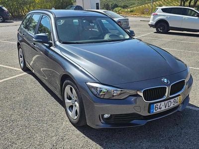 Cinzento Usado 2018 BMW 320 Carrinha | € 13.900