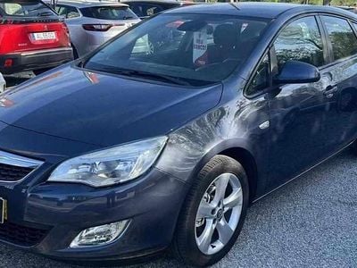 Usado Opel Astra 100 HP (73 kW) 2010 Preto