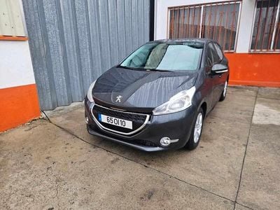Cinzento Usado 2014 Peugeot 208 Citadino | € 7.800 (Preço justo)