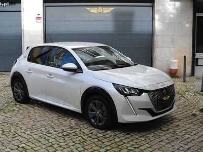 Branco Usado 2021 Peugeot e-208 Active Citadino | € 16.490 (Preço justo)