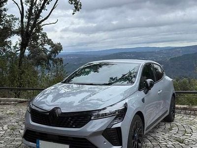 Usado Renault Clio V 145 HP (106 kW) 2024 Cinzento