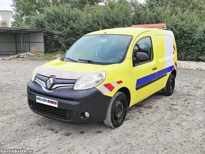 Usado Renault Kangoo 90 HP (66 kW) 2014 Amarelo Monovolume